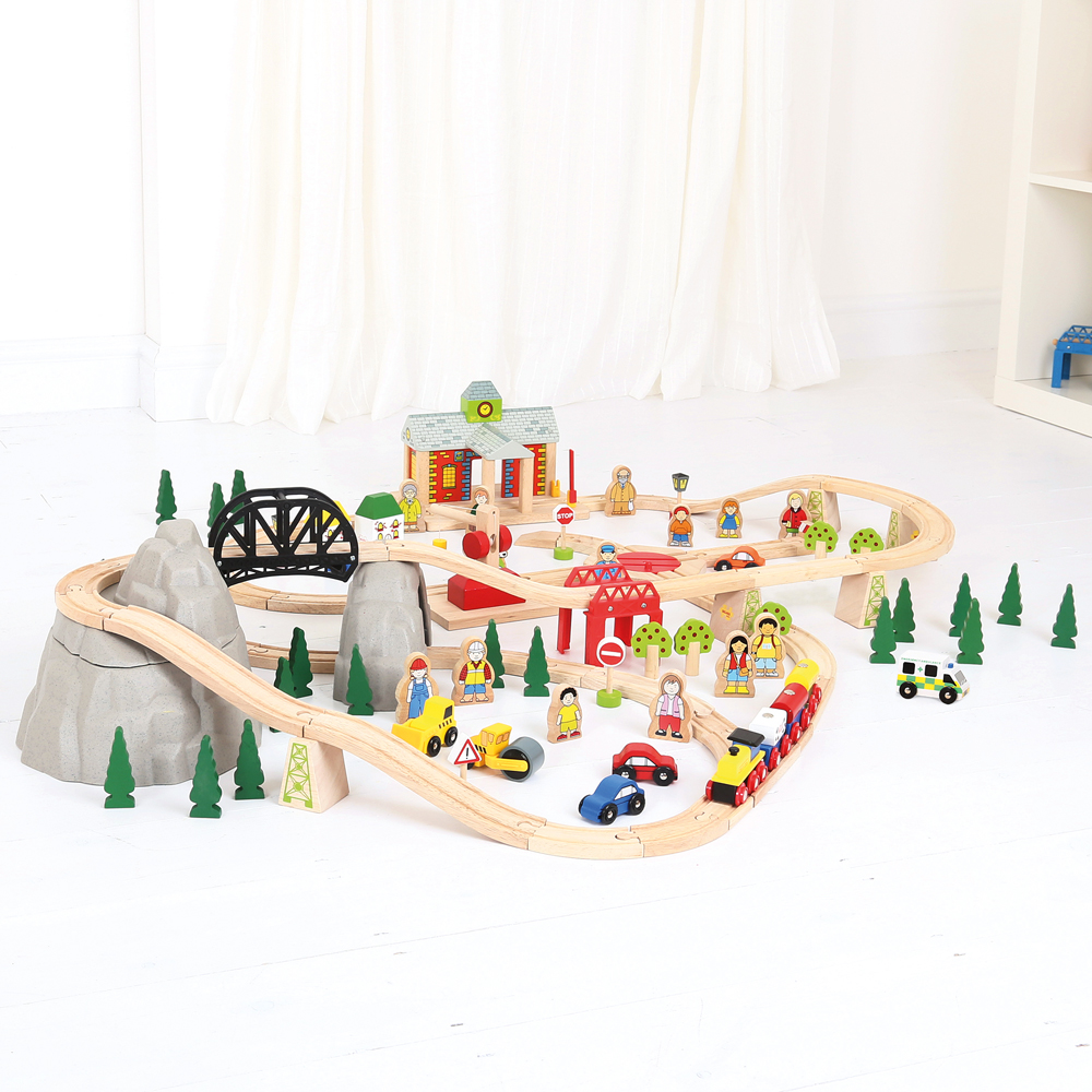 bigjigs services train set and table